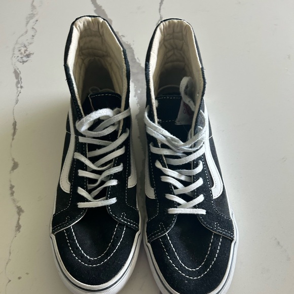 Womens shoes - Picture 2 of 4